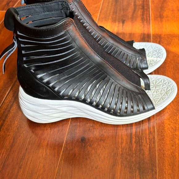 Nike Gladiator Lunarlon Sandals - Picture 2 of 13